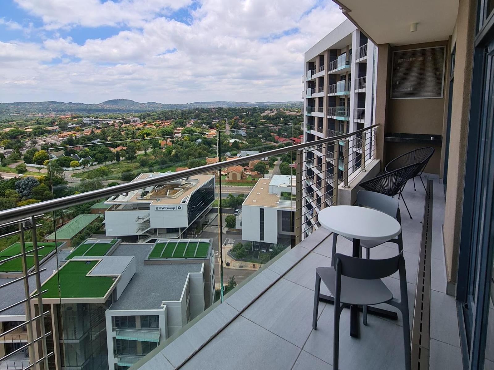 Menlyn Maine Luxury Rentals Pretoria Ngoại thất bức ảnh