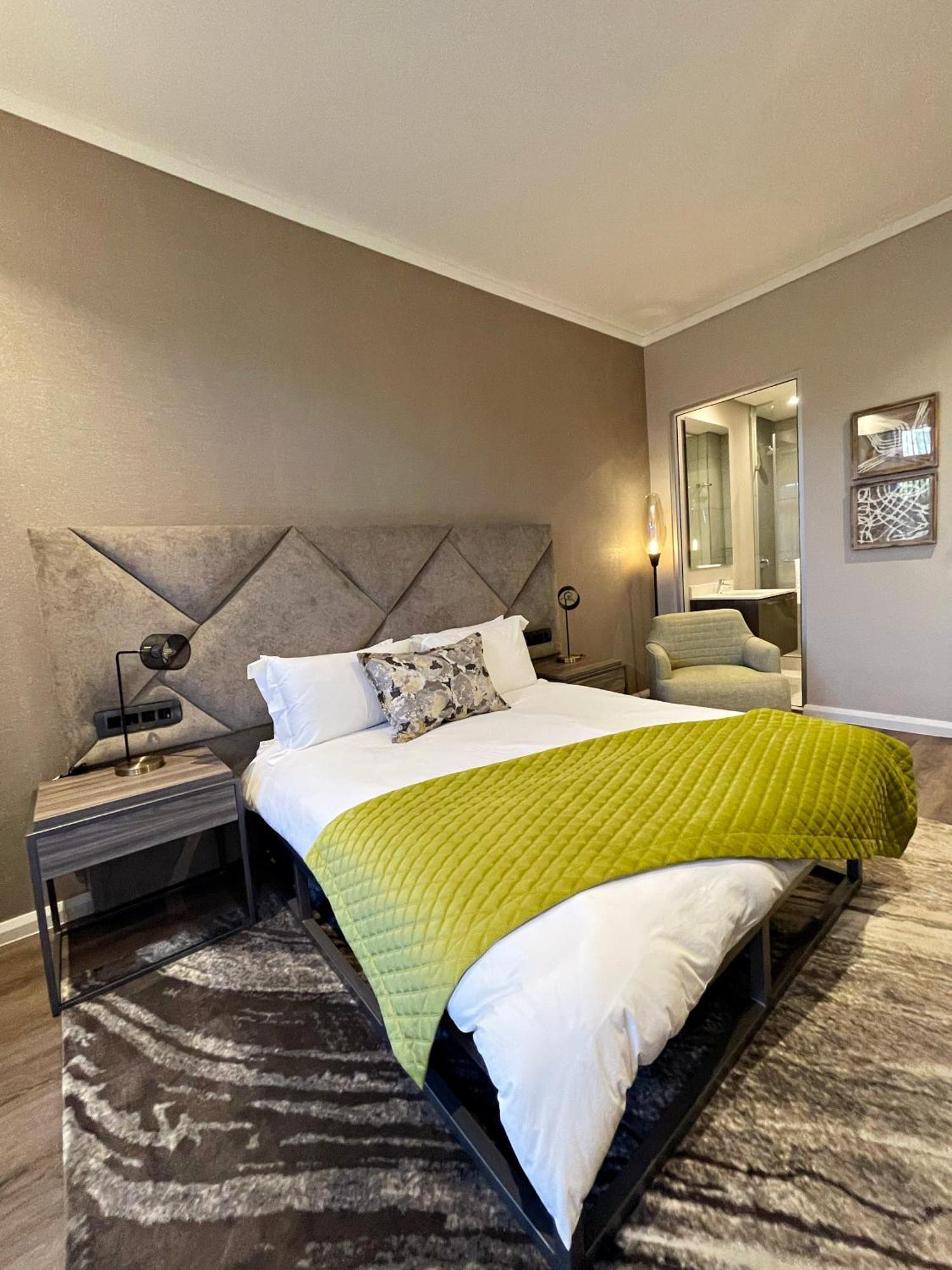 Menlyn Maine Luxury Rentals Pretoria Ngoại thất bức ảnh