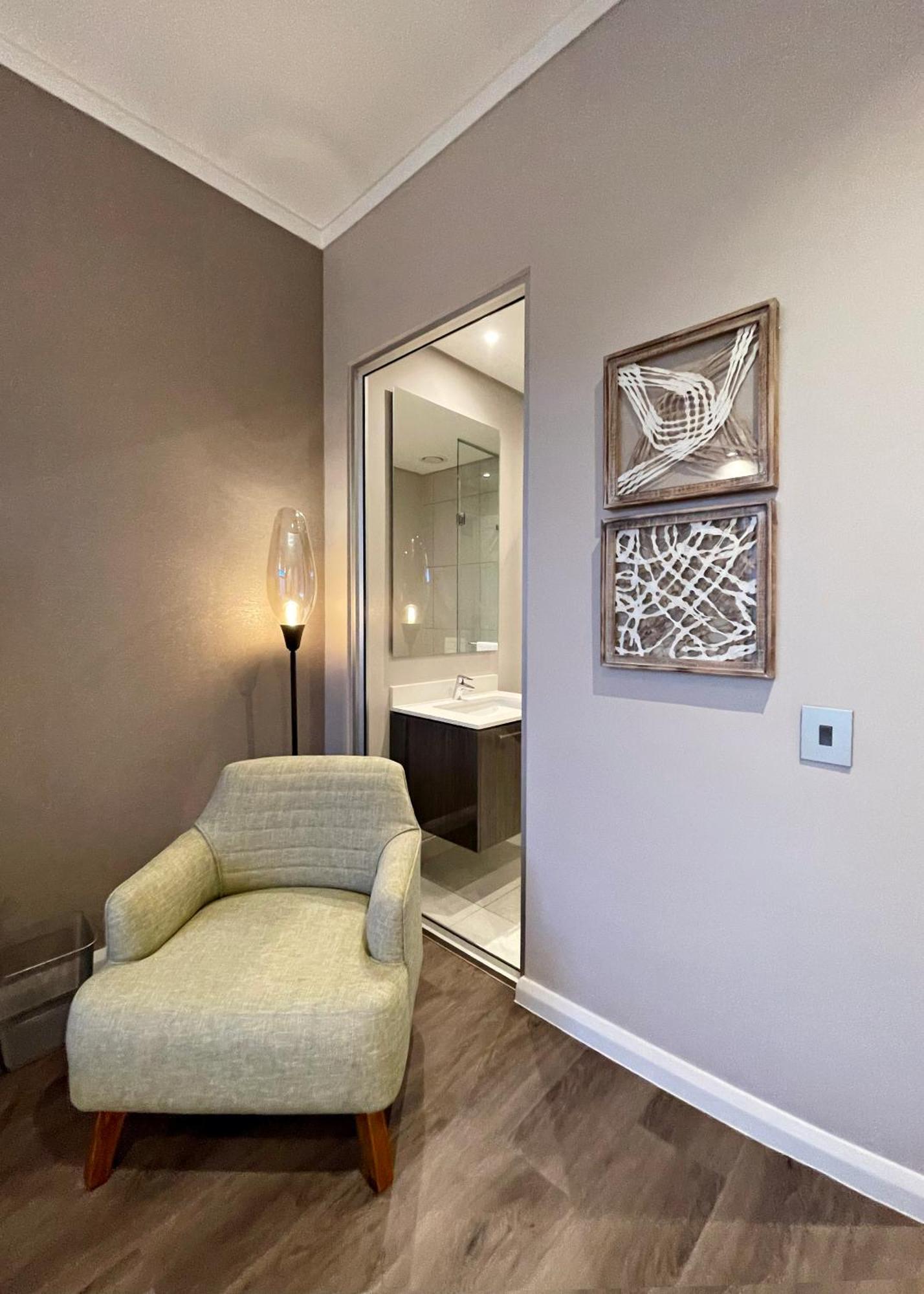 Menlyn Maine Luxury Rentals Pretoria Ngoại thất bức ảnh