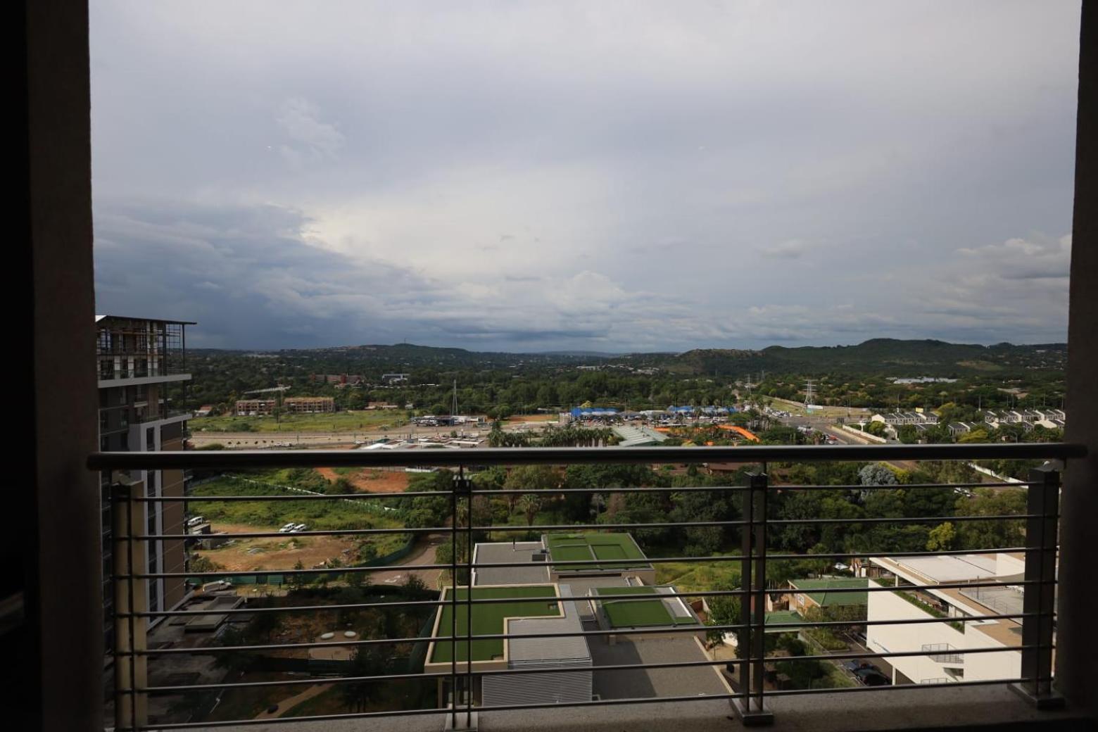 Menlyn Maine Luxury Rentals Pretoria Ngoại thất bức ảnh